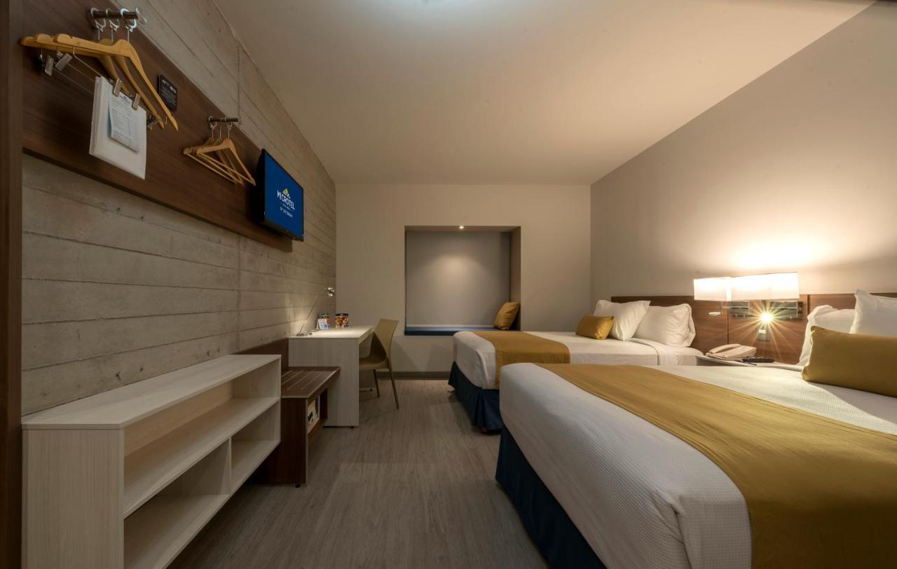 Microtel Inn & Suites By Wyndham Guadalajara Sur Palomar Esterno foto