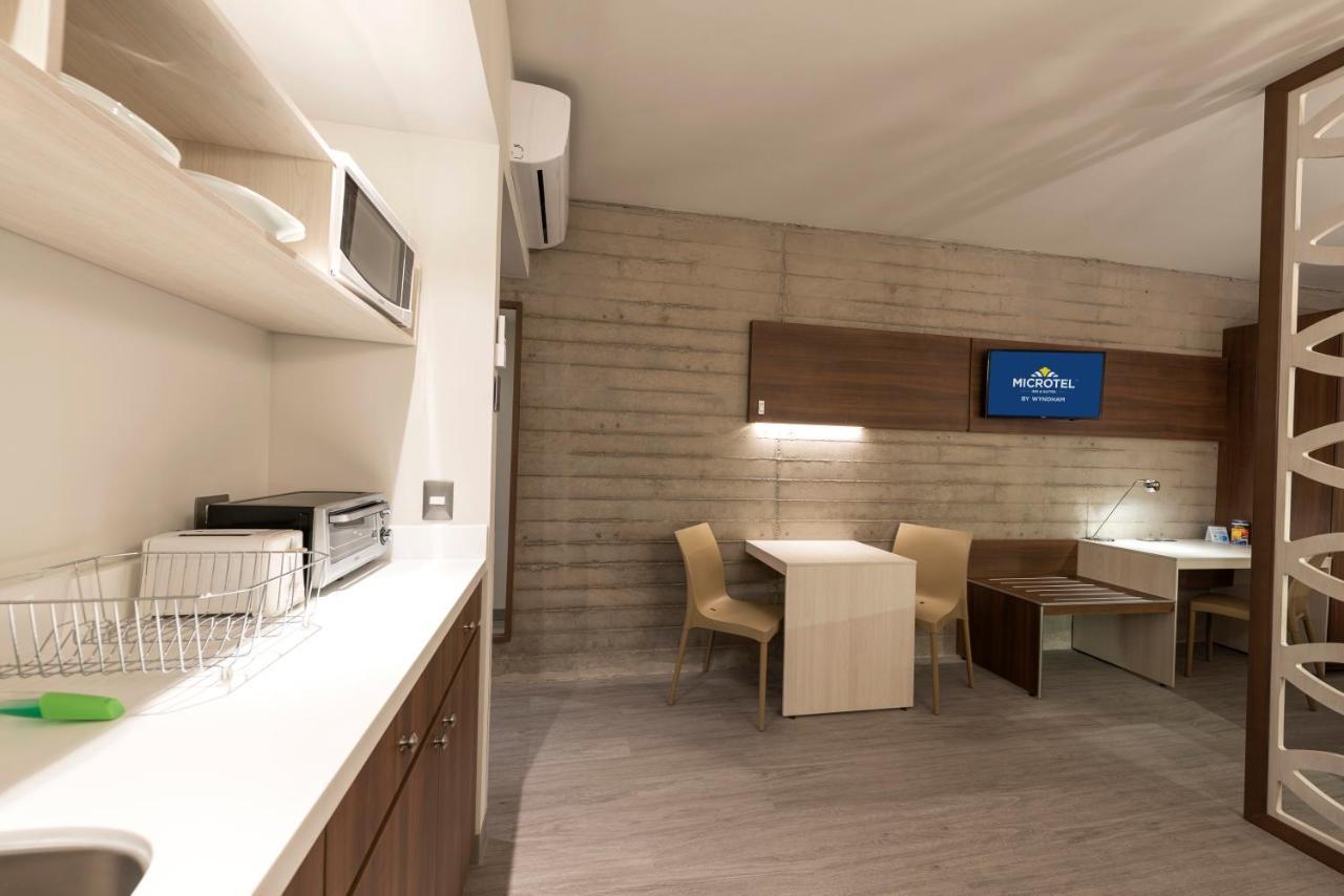 Microtel Inn & Suites By Wyndham Guadalajara Sur Palomar Esterno foto