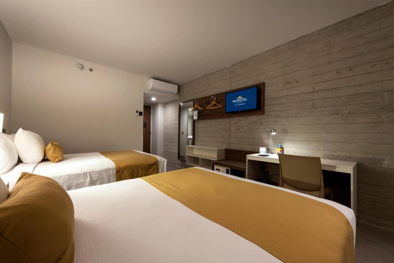 Microtel Inn & Suites By Wyndham Guadalajara Sur Palomar Esterno foto