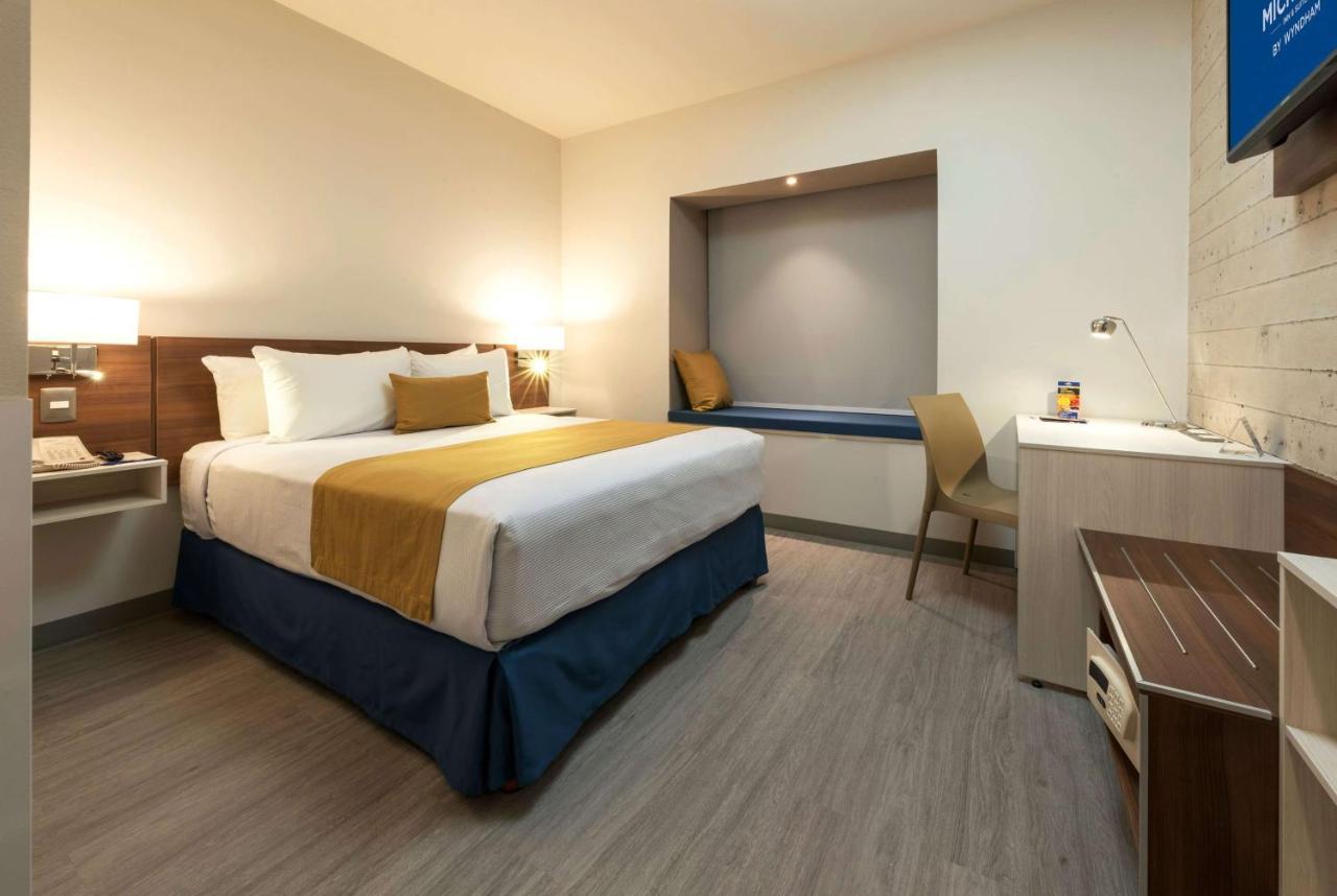 Microtel Inn & Suites By Wyndham Guadalajara Sur Palomar Esterno foto