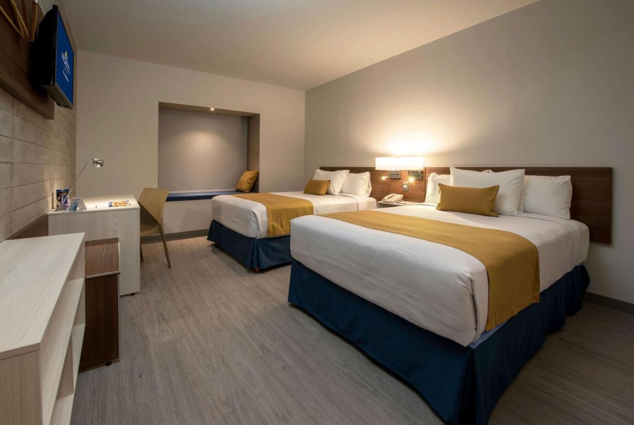 Microtel Inn & Suites By Wyndham Guadalajara Sur Palomar Esterno foto