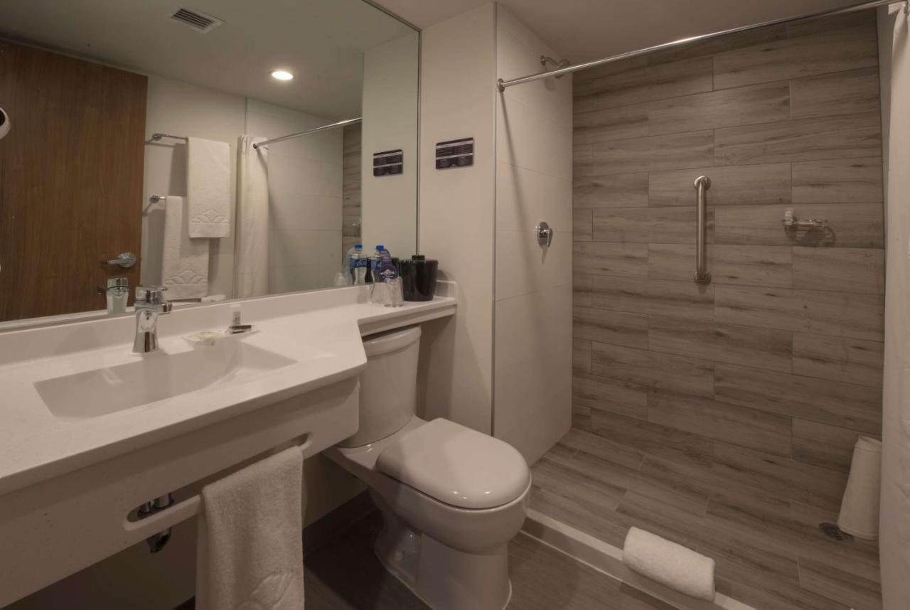 Microtel Inn & Suites By Wyndham Guadalajara Sur Palomar Esterno foto