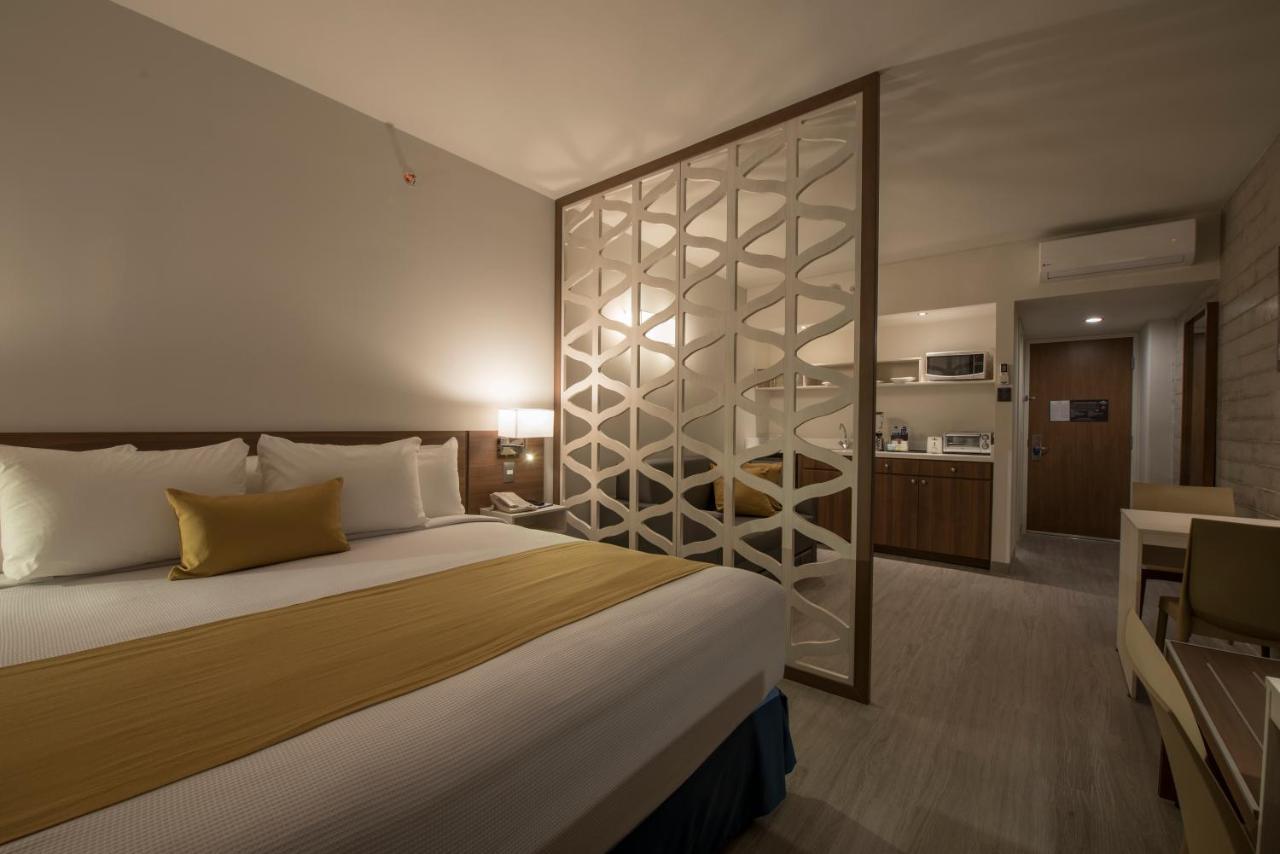 Microtel Inn & Suites By Wyndham Guadalajara Sur Palomar Esterno foto